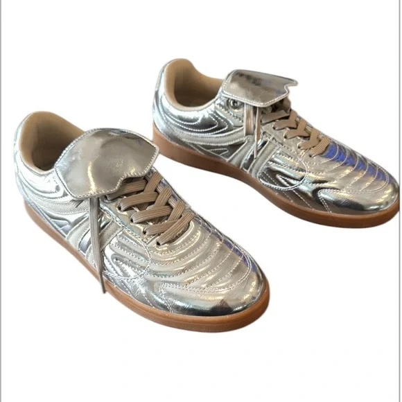 Steve Madden Madrid Silver Low Top Sneakers Size 10M NWOB - Picture 4 of 12